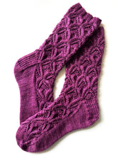 Load image into Gallery viewer, Ogee Flow Socks