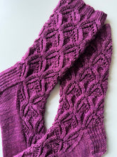 Load image into Gallery viewer, Ogee Flow Socks