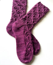 Load image into Gallery viewer, Ogee Flow Socks