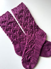 Load image into Gallery viewer, Ogee Flow Socks