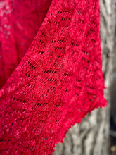 Load image into Gallery viewer, Ogee Flow Shawl