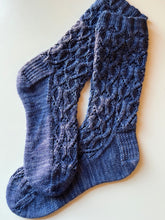 Load image into Gallery viewer, Knotted Vine Socks
