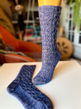 Load image into Gallery viewer, Knotted Vine Socks