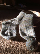 Load image into Gallery viewer, Cozy Check Socks