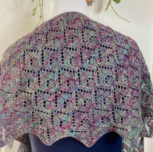 Load image into Gallery viewer, Moroccan Lantern Shawl