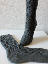 Load image into Gallery viewer, Knotty Lace Socks