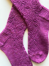 Load image into Gallery viewer, Deco Swirl Socks