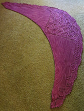 Load image into Gallery viewer, Knot Garden Shawl