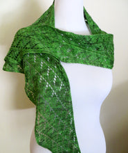 Load image into Gallery viewer, Orchard Shawl