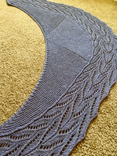 Load image into Gallery viewer, Vinda Shawl