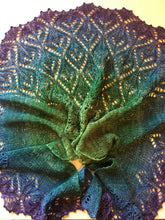 Load image into Gallery viewer, Pavo Tail Shawl