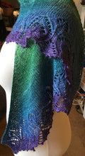 Load image into Gallery viewer, Pavo Tail Shawl