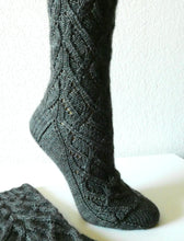 Load image into Gallery viewer, Knotty Lace Socks
